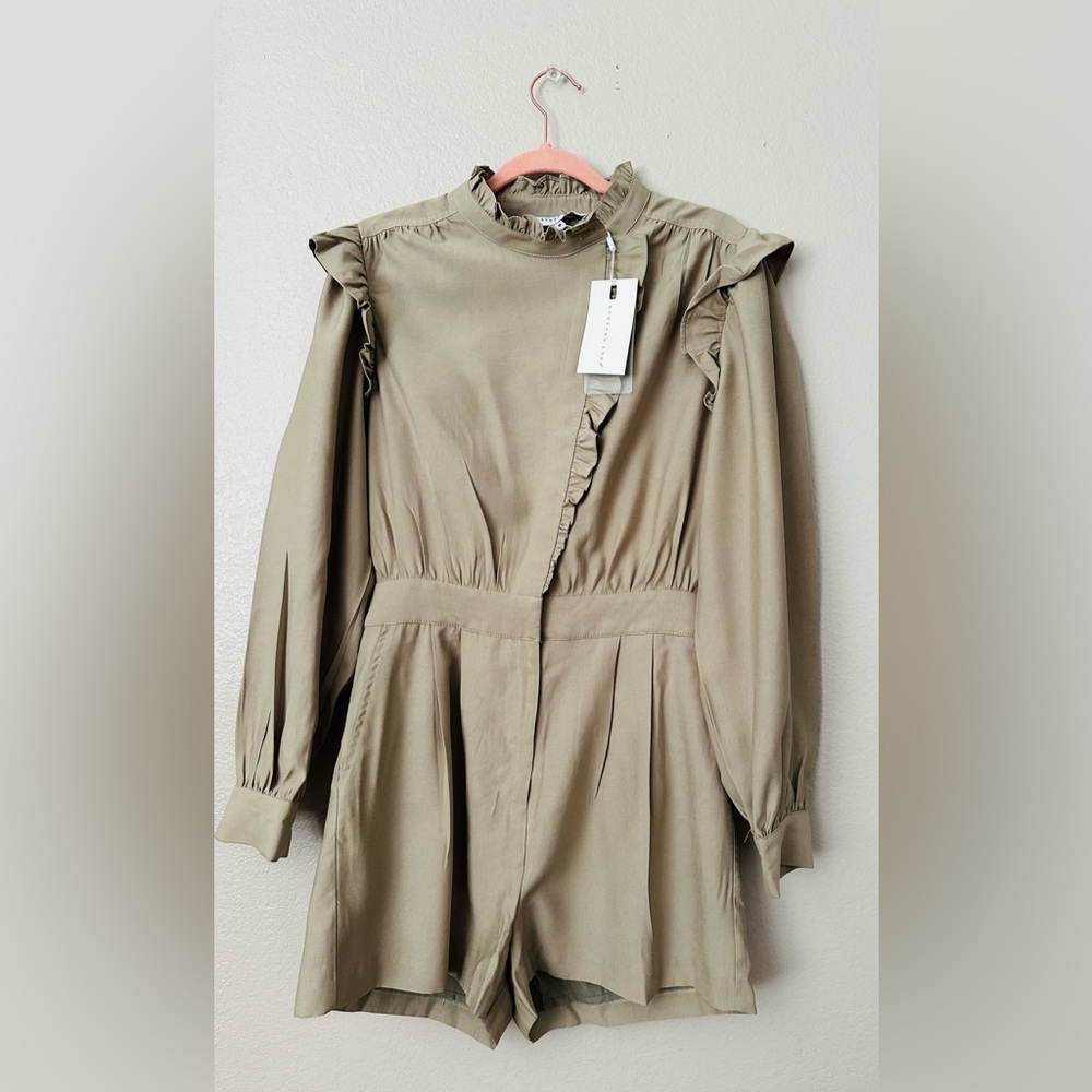 NWT ENDLESS ROSE OLIVE GREEN ROMPER 
SIZE M